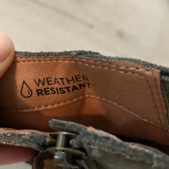 Vionic Madeline Exclusive Olive green size 8.5 Wide  tassels chunky Heels Zipper - Picture 4 of 12